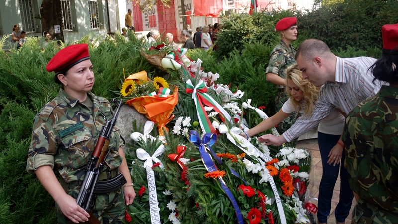 Плевенчани отдадоха почит на радетелите за българската независимост (снимки)