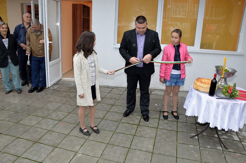 Кметът на Пордим Илиян Александров посрещна гости и жители на града в новооткрития туристически информационен център