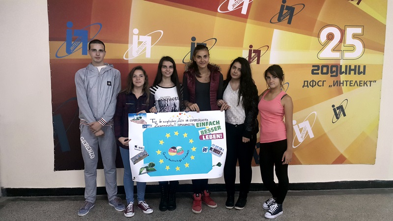 Плевенски ученици изработиха постери за Деня на европейското сътрудничество