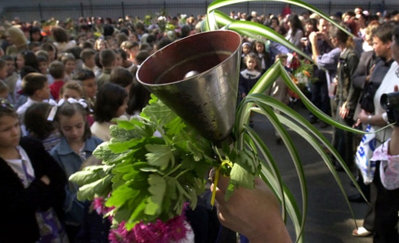 Учител призовава вместо цветя, ученици да дарят средства за паметник на Данаил Попов в Плевен