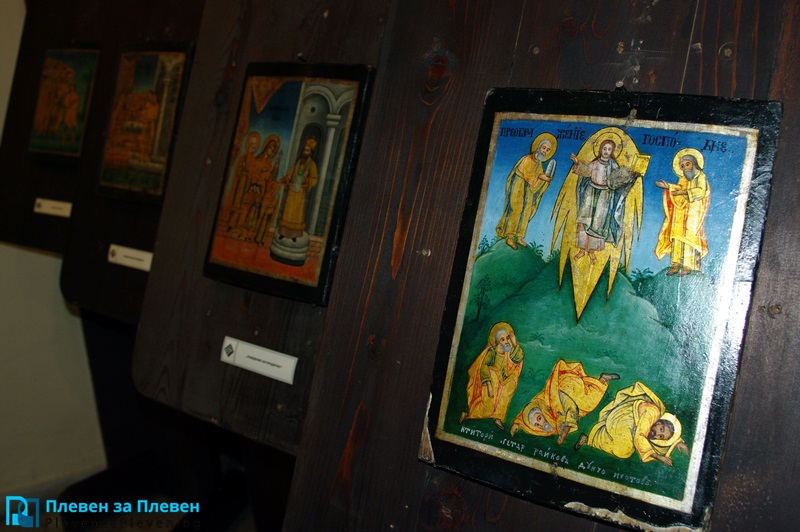Щампи, икони, ръкописни и старопечатни книги представя в изложба ХГ „Илия Бешков“ (галерия)