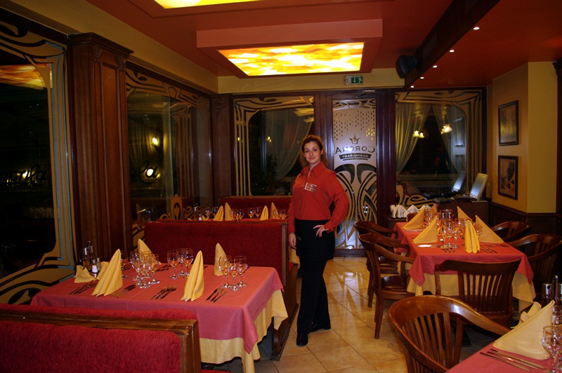 В обновена обстановка и с ново зимно меню посреща гостите си ресторант „Корона“