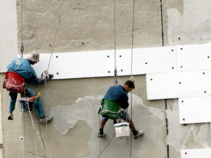 В Червен бряг подписаха първия договор по програмата за саниране на панелки