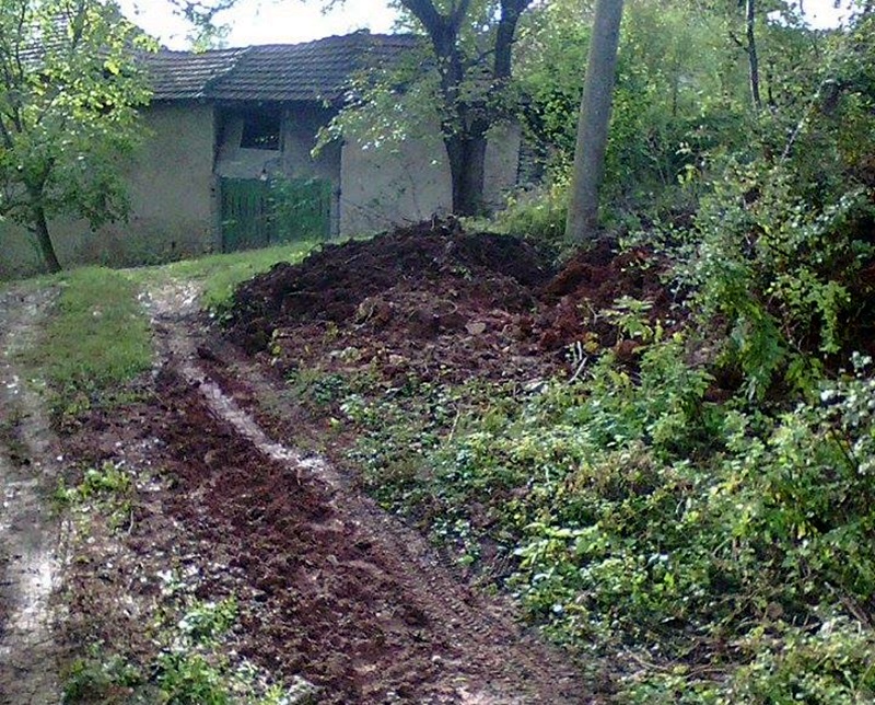 Плевенчанин се жалва от разкопана от ВиК улица в село Беглеж