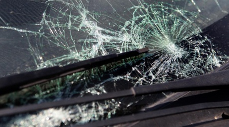 33-годишен счупи предното стъкло на „Фолксваген“ в Опанец