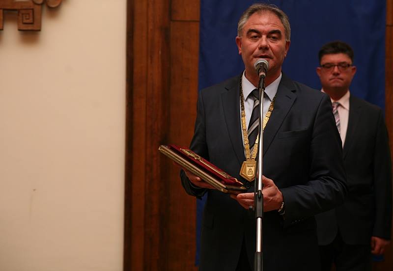 Кметът Георг Спартански получава символичния ключ на Община Плевен