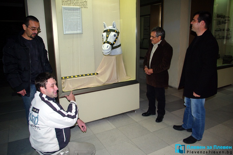 23-каратово златно тракийско съкровище гостува в Историческия музей в Плевен (снимки)