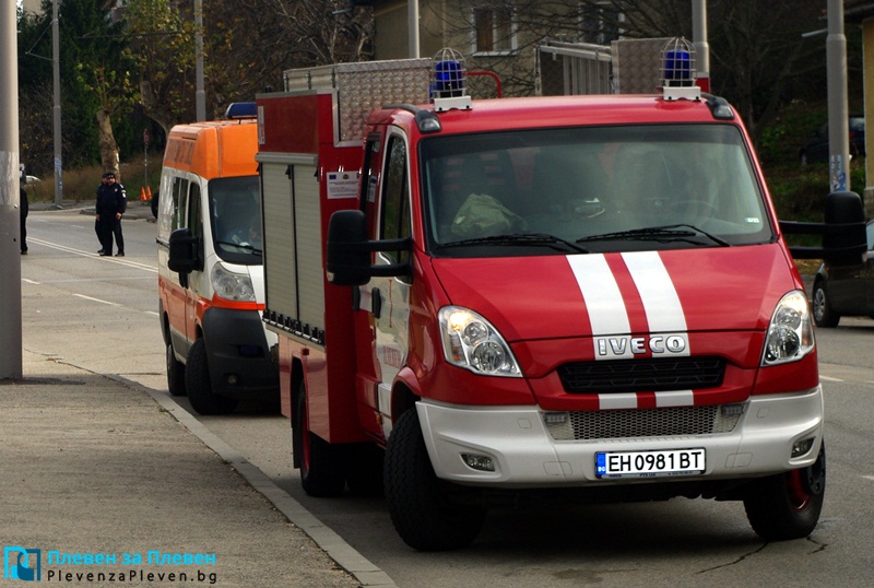 Детска игра предизвика пожар в автобус в Кнежа, с изгаряния е 16-годишен ученик