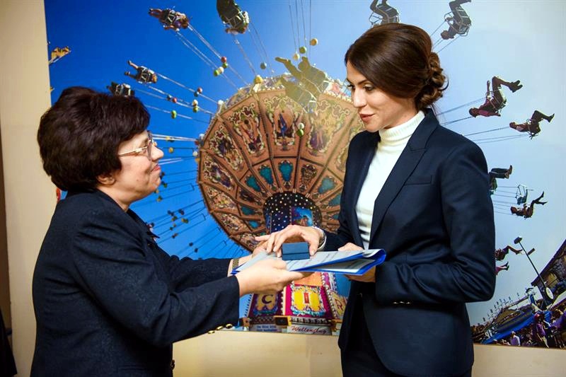 „Наздраве, 2016-а с…“ с баронеса Денислава Ангелова