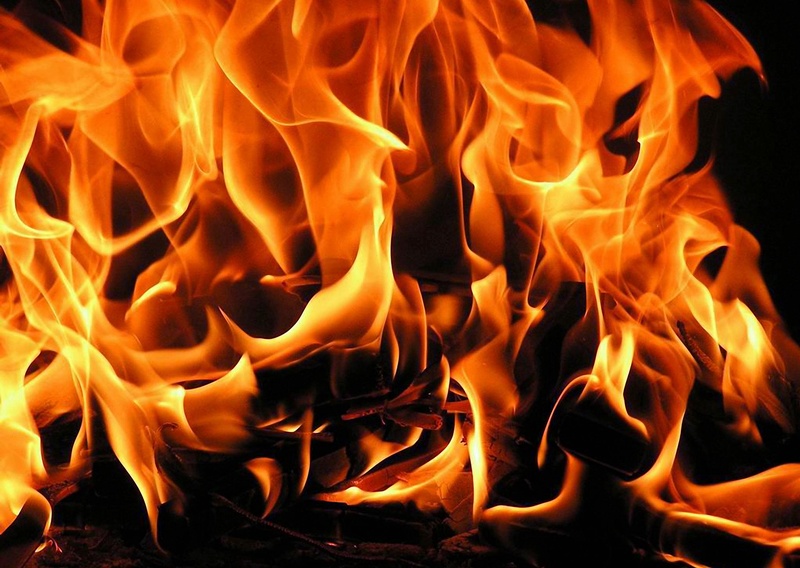 Пожар унищожи домашно имущество в къща в Градина