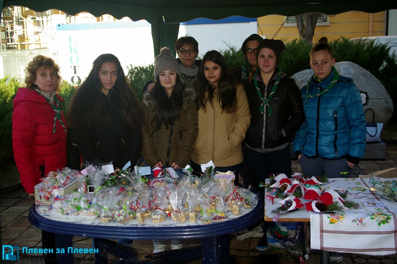 Изложба-базар в подкрепа на „Българската Коледа“ подредиха плевенските скаути