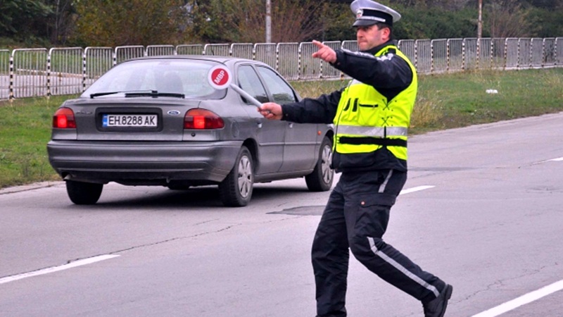 24 шофьори без книжка и 8 пияни зад волана засякоха в Плевенско за седмица, трима са загинали при ПТП