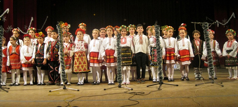 Коледен концерт зарадва жителите на град Левски