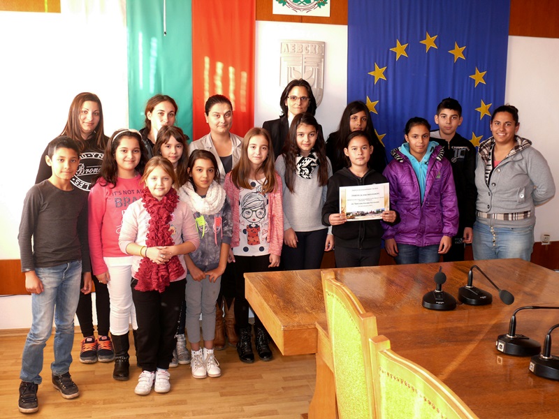 Кметът на Левски връчи наградите на млади творци, участвали в общински конкурс