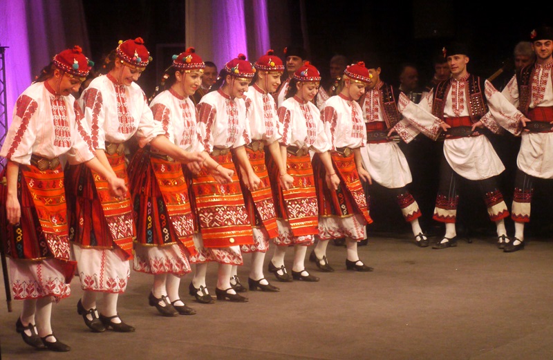 Плевенчани изпълниха театъра за празничния концерт по повод 10 декември