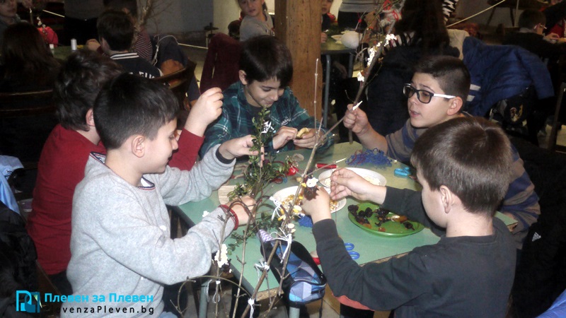 260 деца майсториха сурвачки в благотворителната работилница на Исторически музей – Плевен