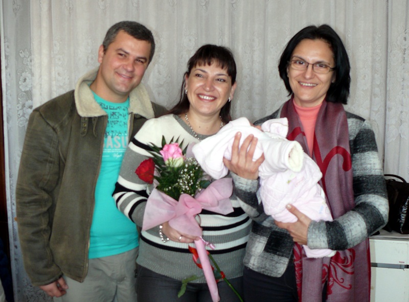 Малката Габриела е бебе на град Левски за 2016-а