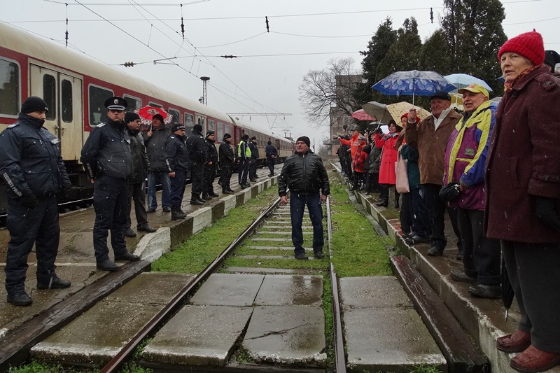 В Горни Дъбник днес излизат на протест за защита на жп гарата