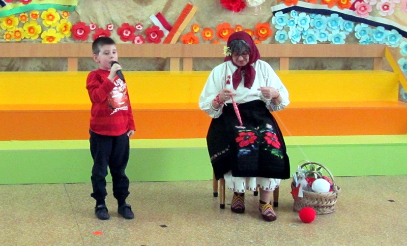 С песни и танци посрещнаха Баба Марта в ОДЗ „Снежанка“ – Плевен