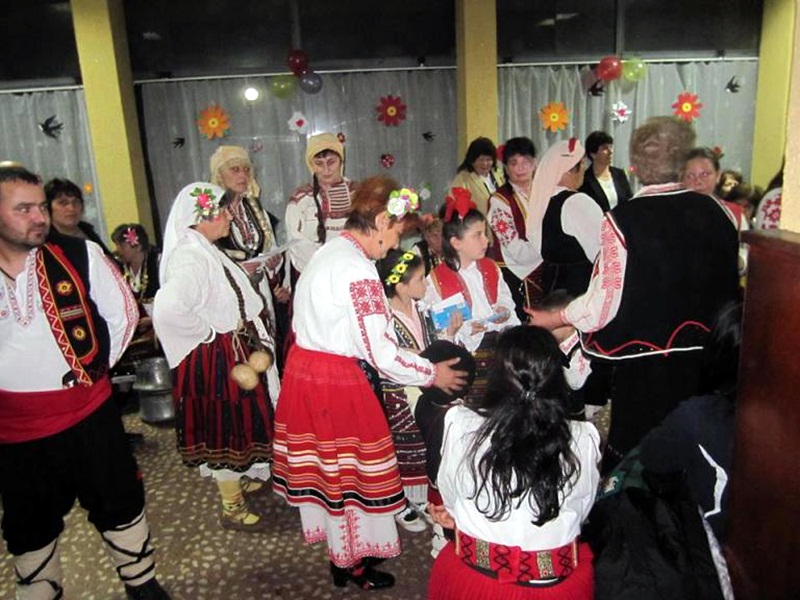 Пъстър пролетен бал организираха в Радомирци