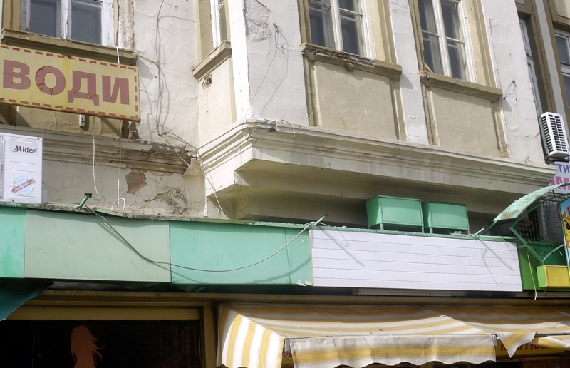 Дават срок на собствениците на сгради с рушащи се фасади в Плевен да ги ремонтират