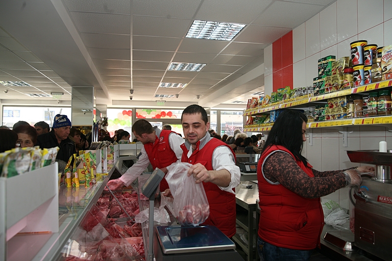 Днес в квартал „Сторгозия” отвори врати 6-ият магазин от веригата супермаркети ИНТЕРМЕС! – фото-галерия