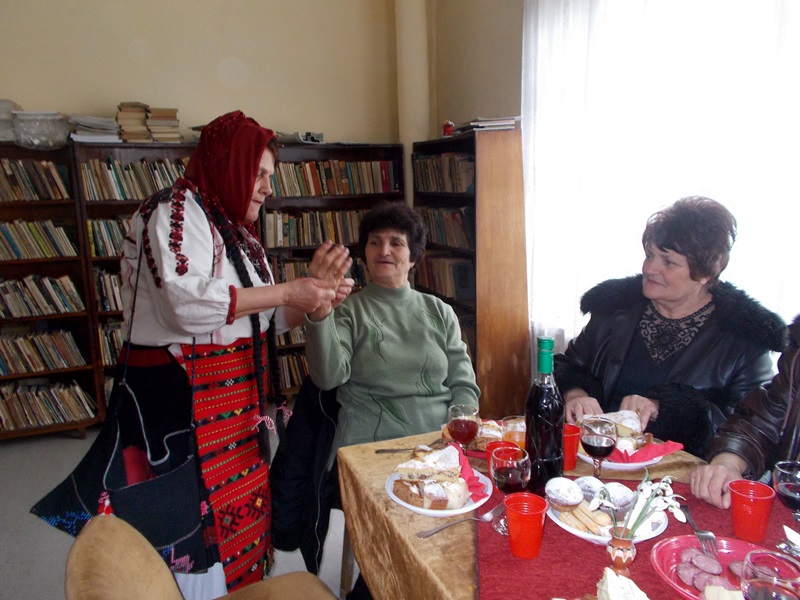 За Баба Марта се веселиха и в село Комарево