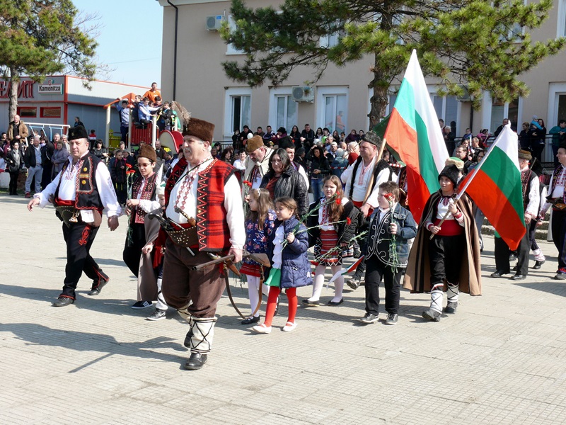 С патриотичен дух и признателност към жертвите за свободата на България честваха Трети март в община Левски