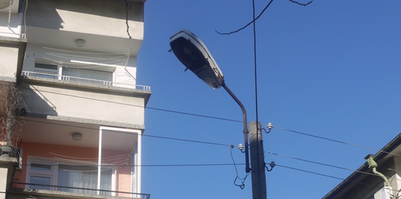 Комисия огледа стълбовете за уличното осветление в Плевен, няма опасни