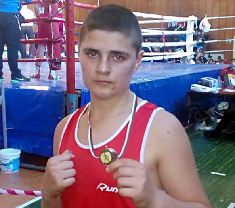 Боксьор от Червен бряг със сребро от Държавното за ученици в Сливен