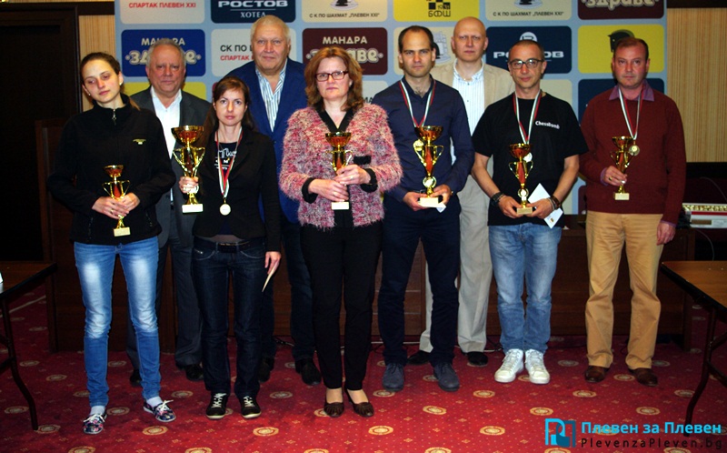 Наградиха победителите в държавните първенства по шах за мъже и жени в Плевен (галерия)