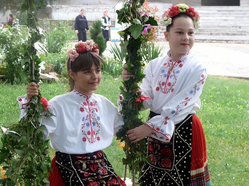 Над 300 участници се включват във Фолклорния фестивал „Гергьовски люлки“ в Левски
