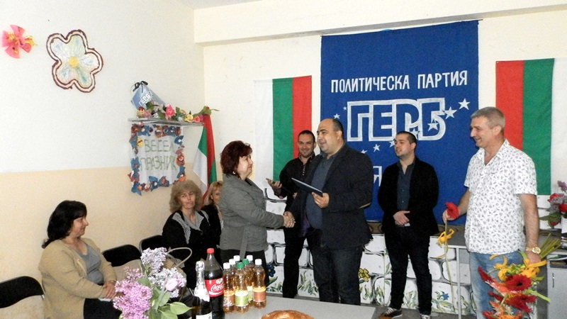 Със здравни работници от Ясен се срещнаха депутатът Владислав Николов и общински съветници от ГЕРБ