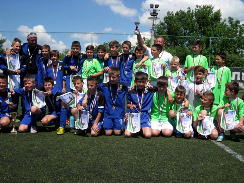На зонални финали ще играят малките футболисти на „Единство“ (Долни Дъбник) и „Спартак“ (Плевен)