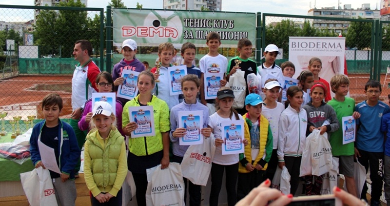 Роси Денчева с триумф в най-силния детски тенис турнир Champions Bowl