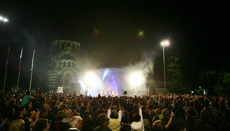 Празничният концерт на площад „Възраждане“  в снимки!