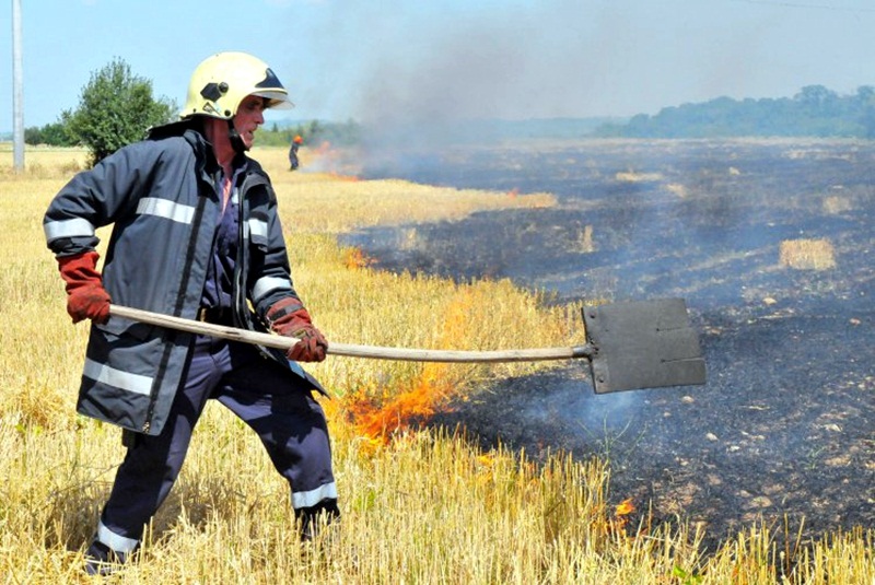 30 пожара в сухи треви са горели през уикенда в Плевенско