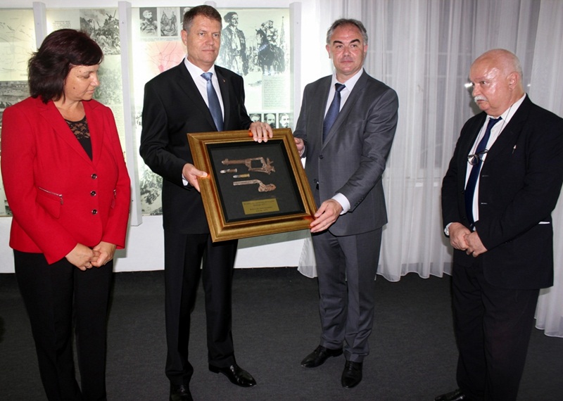 Реликви от бойните полета край Плевен ще отнесе със себе си президентът на Румъния Клаус Йоханис