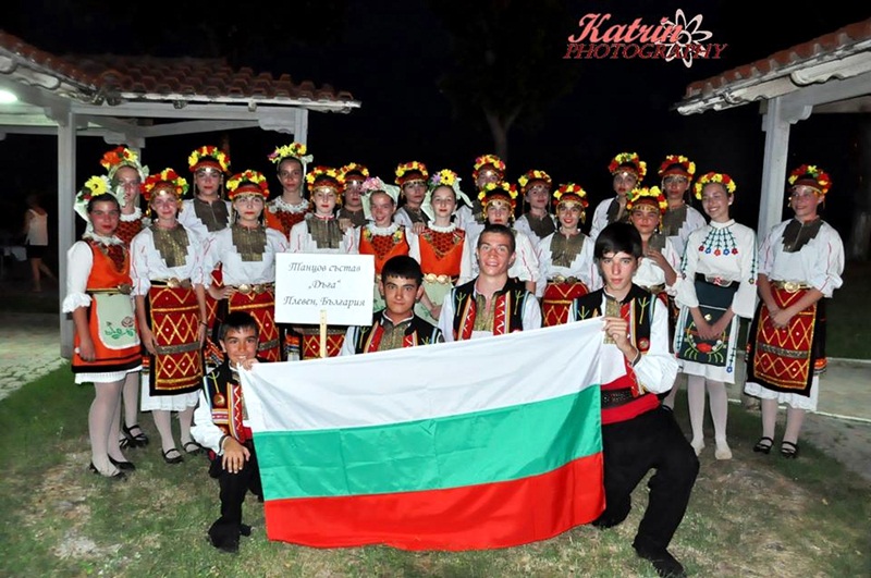 Децата от Танцов състав „Дъга“ – Плевен плениха с темперамента си гръцката публика