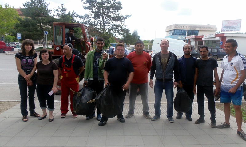 Жителите на Тръстеник се включиха в инициативата „Да изчистим България заедно“