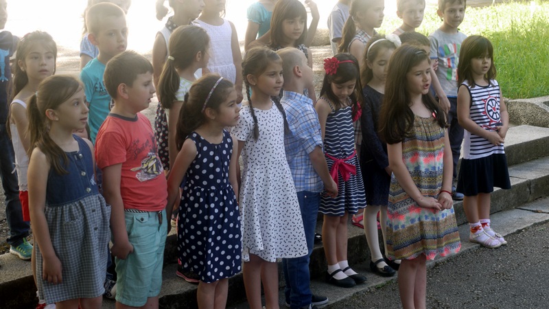 Пъстър детски празник подариха на своите връстници малчуганите от ЦДГ „Щурче”