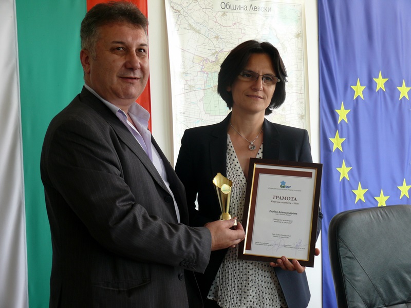 Любка Александрова с отличие за кмет на годината в категория „Фолклор и традиции”