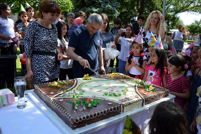 Децата на Пордим празнуваха с много игри и огромна торта /фотогалерия/