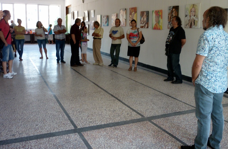 Изложба живопис, графика и приложни изкуства беше открита в празничния ден в Левски