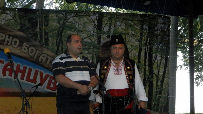 Участници от цяла България се събраха на „Тараклъка пее и танцува”