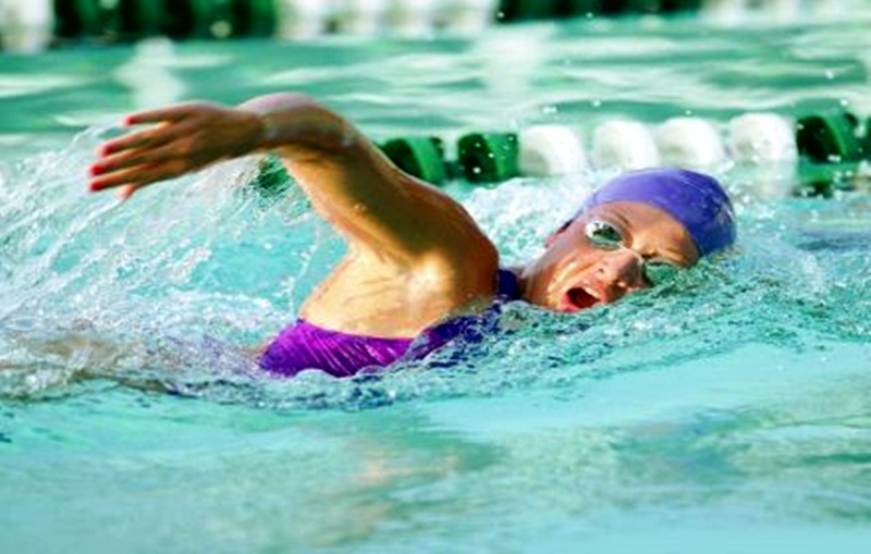 Със състезание по плуване продължават днес проявите за празника на град Левски