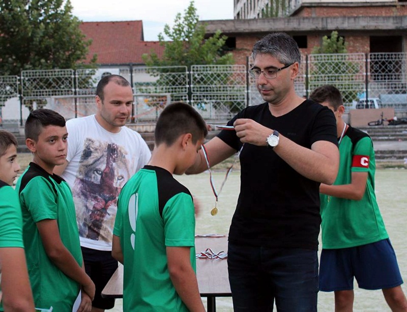 „Звездите“ победиха „Тумбаците“ във финала на футболния турнир на малки врати в Кнежа