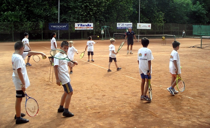 Огромен е интересът към програмата  „Тенисът – спорт за всички“ в ТК „Плевен 90“