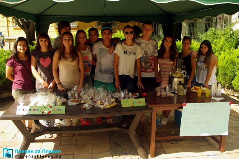 „Вкусен” базар наредиха младежи в центъра на Плевен