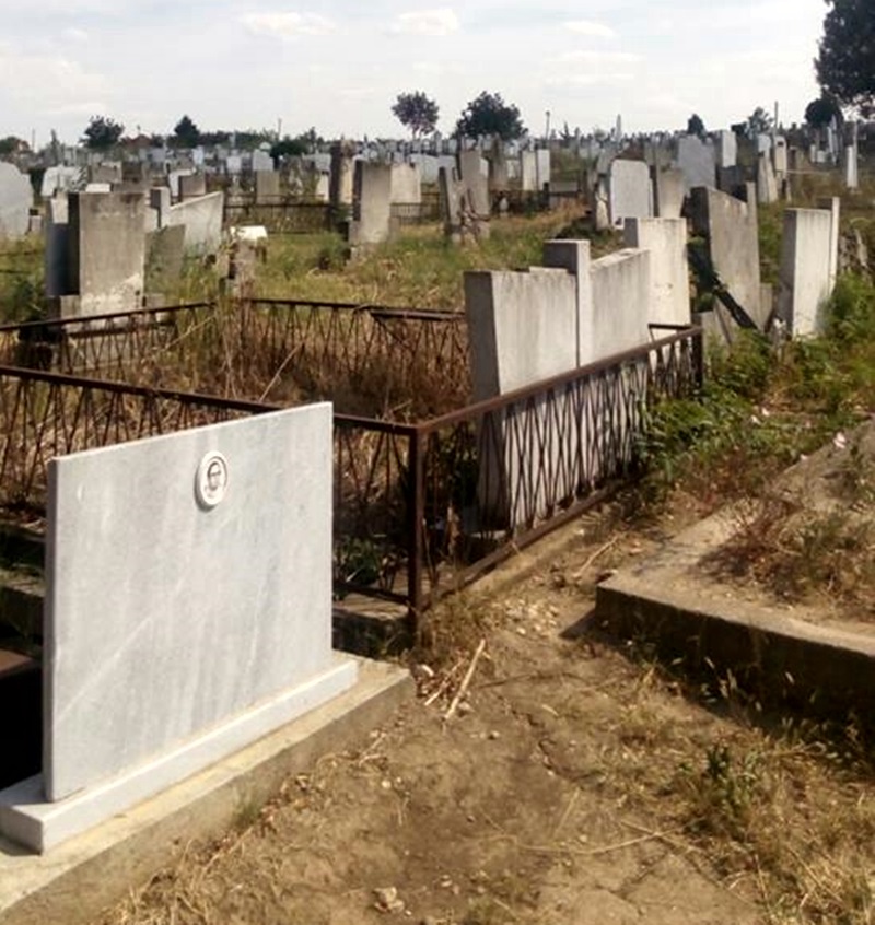Почистват гробищния парк в Кнежа